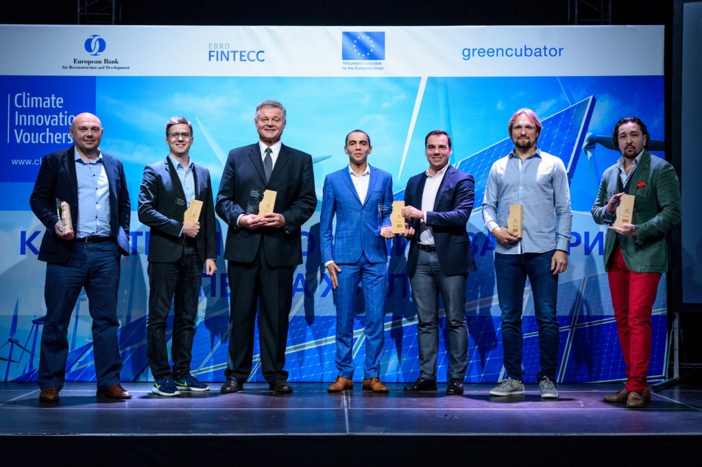 ЕБРР вручил «Климатические инновационные ваучеры» на 160 тыс. евро первым шести украинским компаниям, среди которых Ecoisme (мониторинг энергопотребления) и ElectroCars (биллинг электрозаправок) 