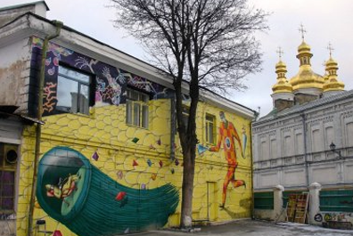 Нижегородские граффитисты расписали здание областной детской библиотеки в рамках проекта «Город-сказка»
