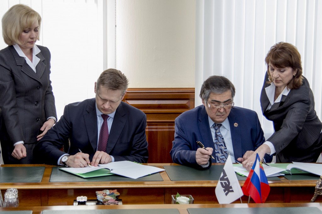 Аман Тулеев и Владимир Рашевский подписали 18 февраля соглашение