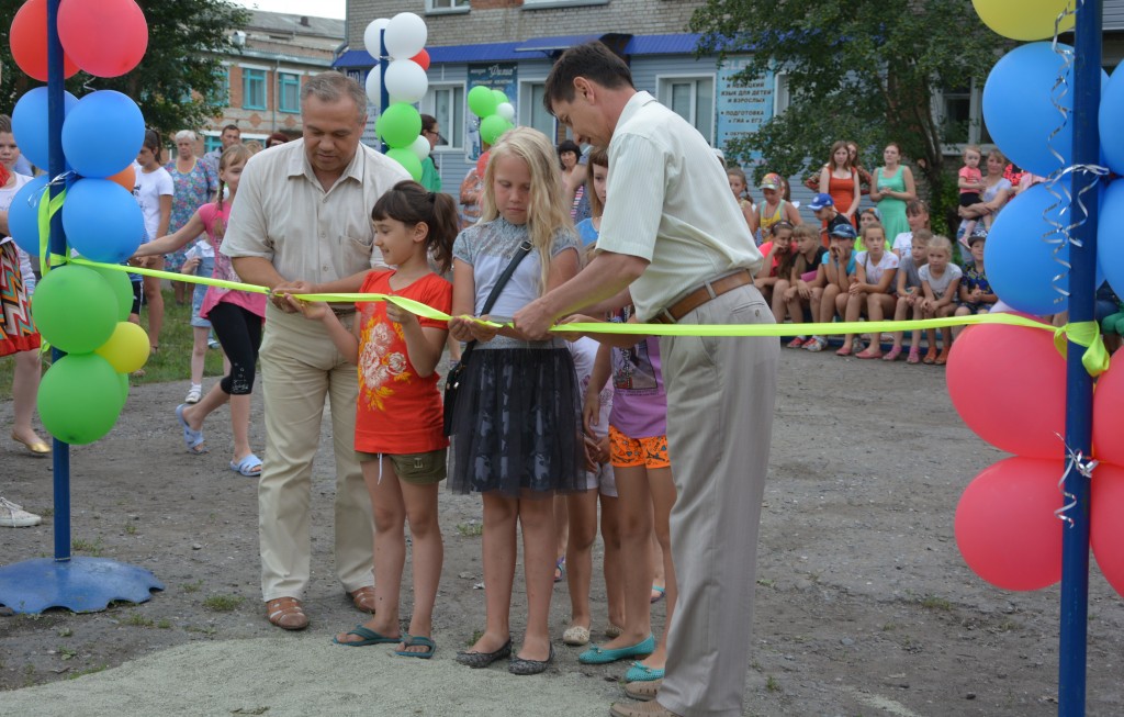 Дети Барабинска получили в подарок от ООО «Газпром трансгаз Томск» новую игровую площадку