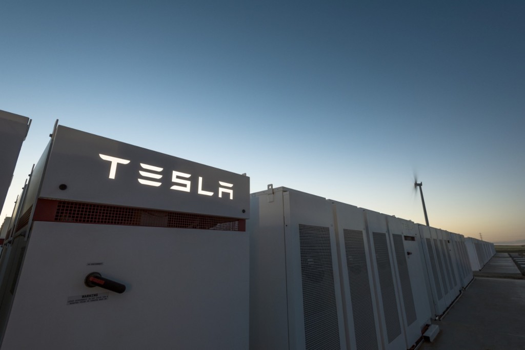 Tesla выиграла контракт на первую в мире комбинированную электростанцию