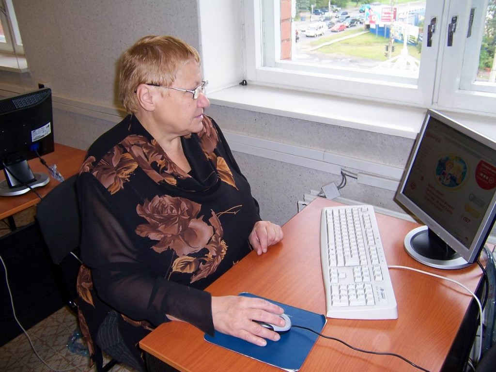 200 «Азбук интернета» пополнили библиотеку Центра комплексного социального обслуживания в Архангельске