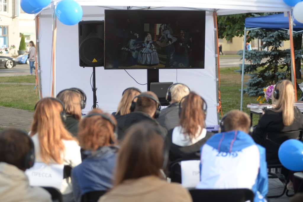 Кино под открытым небом: уютный кинопоказ прошел в центре Минска