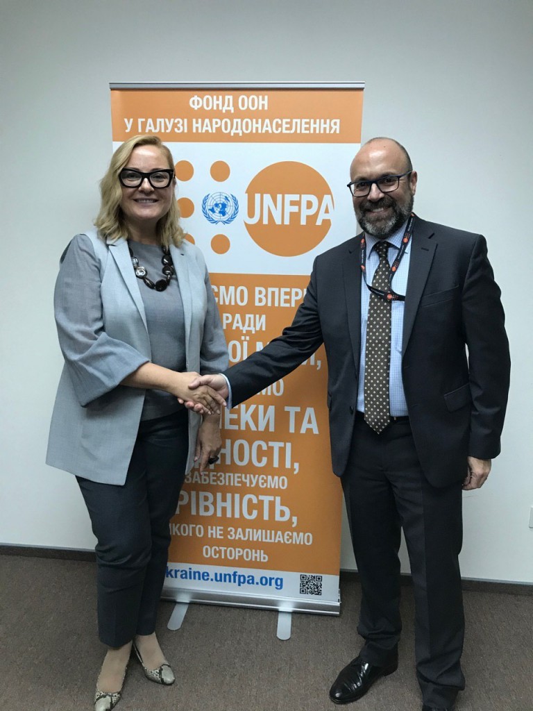 AVON и UNFPA, Фонд ООН в области народонаселения, объединились ради борьбы с домашним насилием