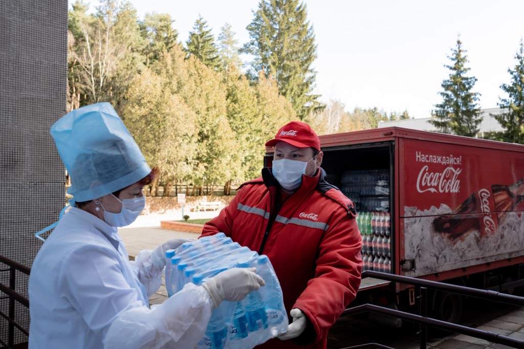 Coca-Cola в Беларуси передала более тысячи литров воды пациентам Республиканского клинического госпиталя