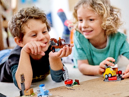 Компания LEGO окажет благотворительную помощь 2000 российских детей и научит их проводить время с пользой дома
